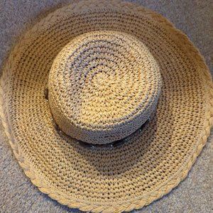 Tropical trends straw hat